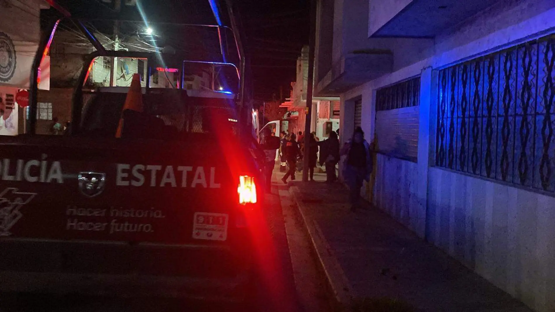 Riña entre borrachos termina en violencia, un hombre herido con machete